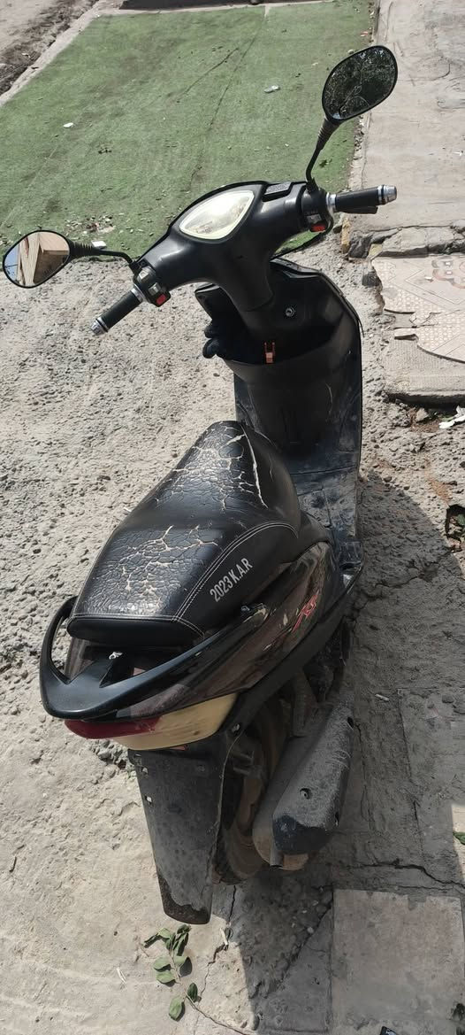 500 وبيها شوي  تواصل 
‏‪***********‬‏ كرنه
