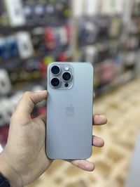 15 برو ماكس ذاكره 256 بطاريه 86 نضافه 95/100شرق اوسط  مكاني بغداد العا...