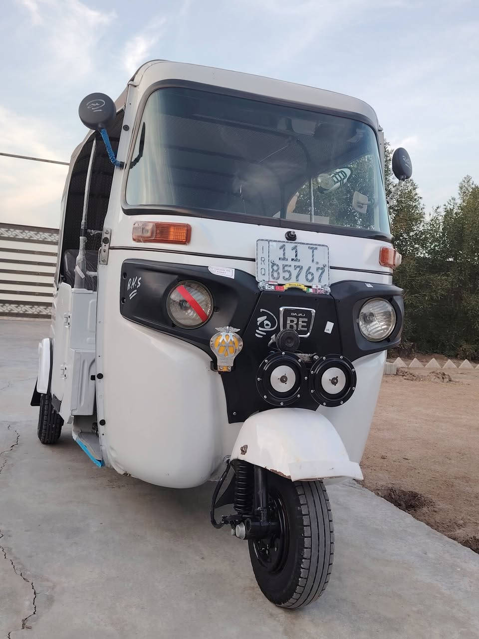 سلام عليكم تكتك للبيع 21 شهر ال 10 تحويل ثاني يوم جادر جديد تخم تايرات تكتك جاهزة من كلشي  كهربائيات مكينة ممجفتة مبدل بيها كلجات فقط ضربتها بيها بارد فقط جوا الرقم بيها رش جمالية قليل معمرة دوس بيع بدون غراض المكان بغداد دورة سعر 8ونص وبيها مجال 
*********** بي وتساب
