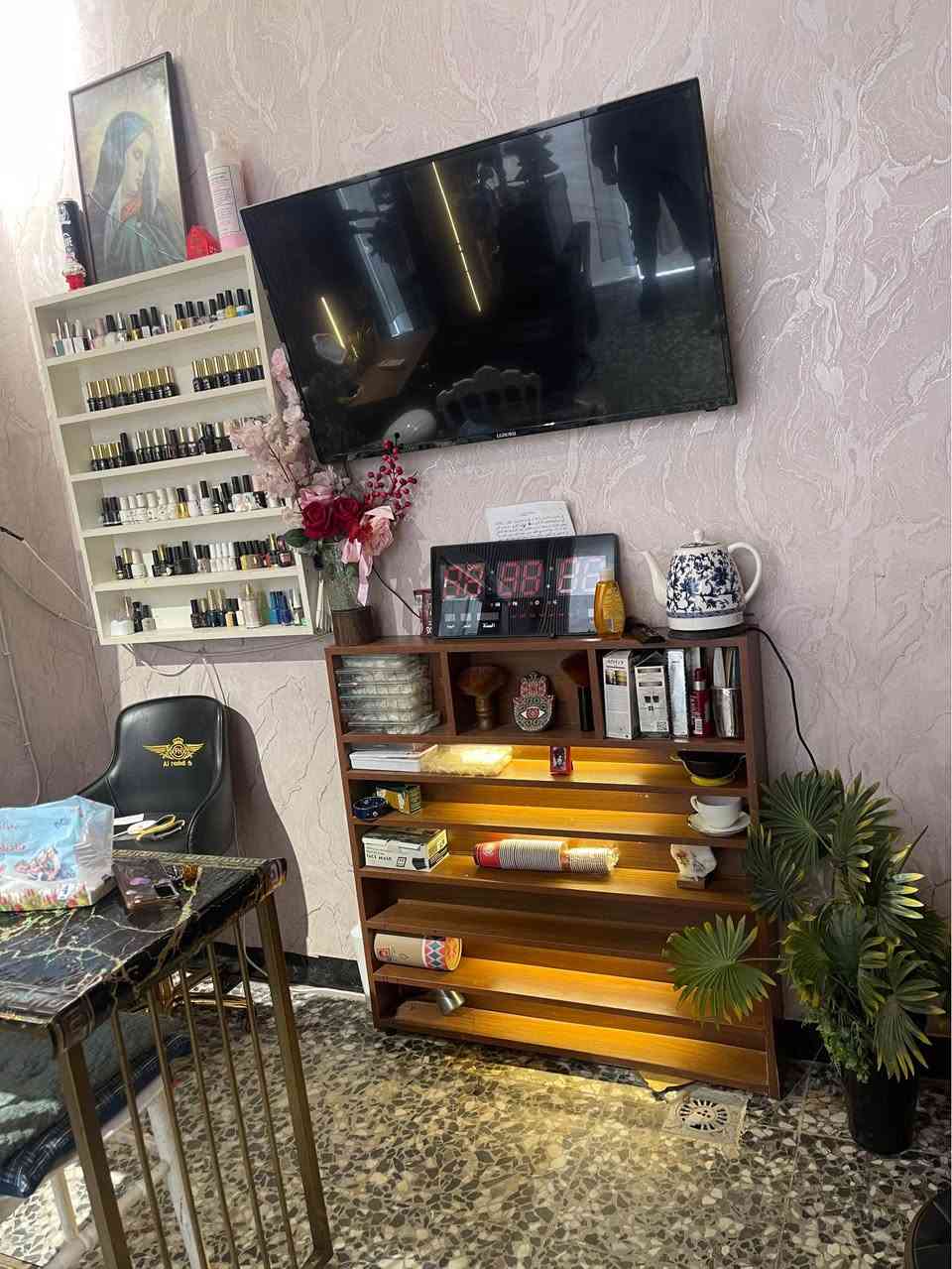 سبا للبيع كامل مع سبلت طن ونص و بلازمه غراض كامله غراض تنضيف قدم وجل اكستيشن سبا جاهز ومتكامل مع مخزن و حمام 🚾 موقعه كلش حلو  تقريبا على شارع العنوان الدوره حي الصحه خلف اسواق ليمونه سعره 2750 وبي مجال وإيجار المحل 100تردونه هوه والمحل او لا شغله خير من الله سبب البيع انتقلنا من الصحه  *********** بغداد, العراق
