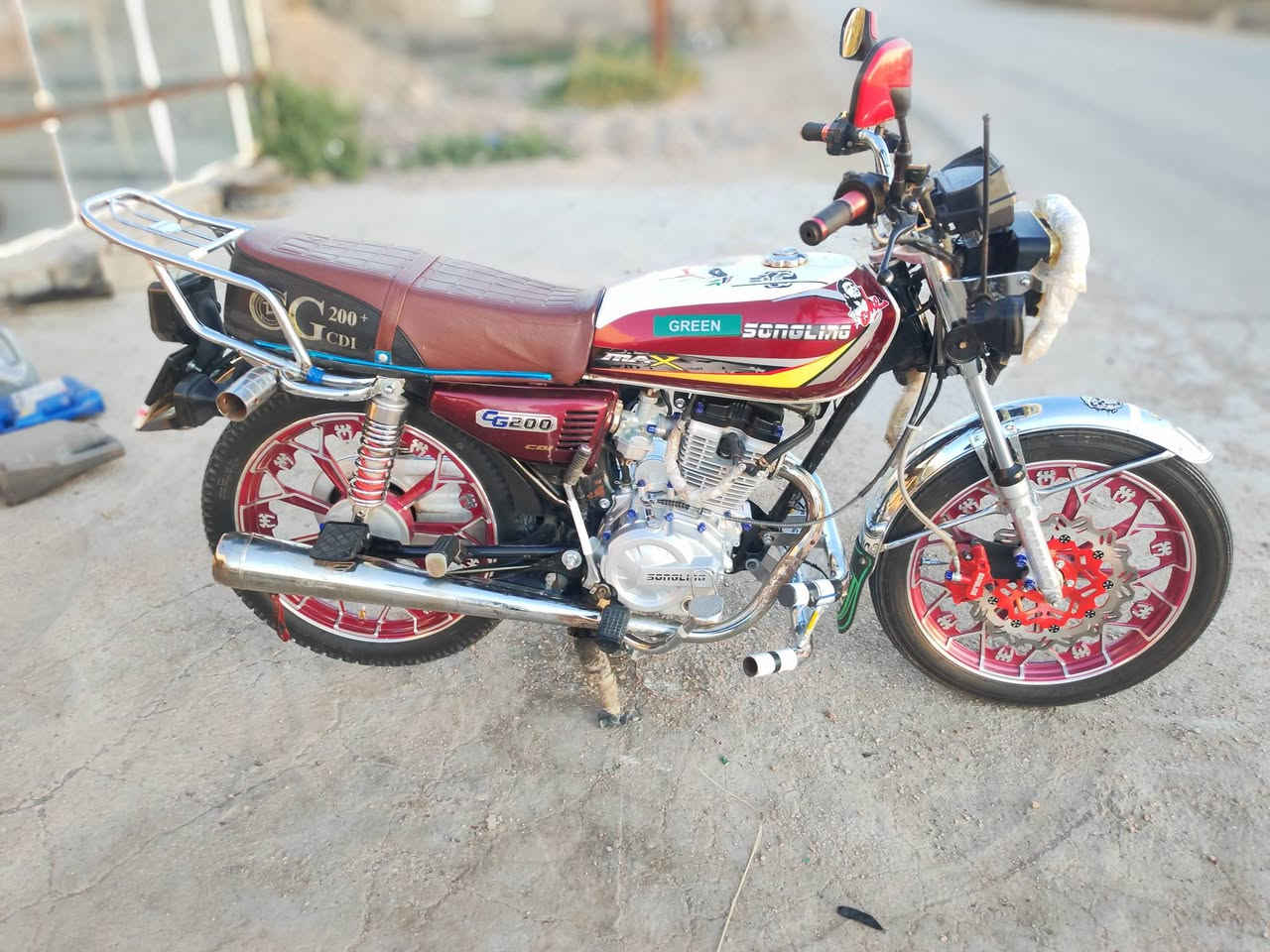 سلام عليكم شباب دراجه للبيع  موديل 2025
اوراق كامله  الدراجه خير من الله شلعه ومعدل 
 العنوان اليوسفيه معمل زينب 
سعره 950👉 جماعت 800اعبر المنشور احسن
رقم ***********
***********
