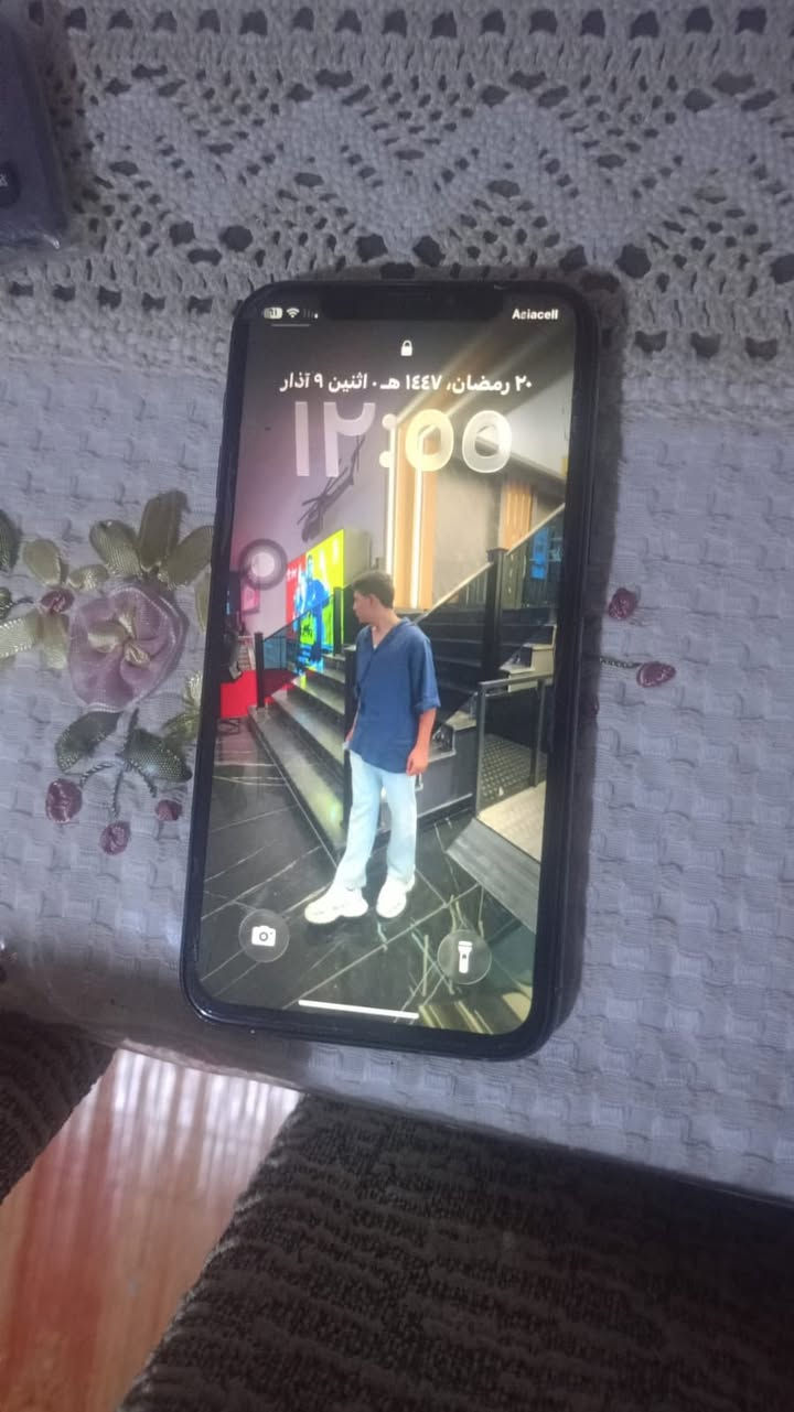 السلام عليكم أيفون ١١برو جديد مبدل بي شي فقط الضهر مفلش ذاكره 256  اعلى شي بل ١١ السعر 200 وبي مجال بغداد الدوره ***********
