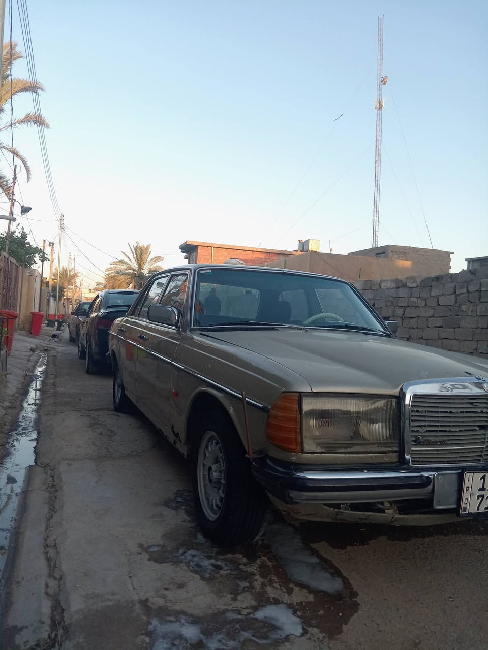 السلام عليكم ابو جحيل موديل 81 سياره مصبوغه عل حديد سياره يرادله خيسات بسيطه بيه كير ومكينه بطه مبدلات جدد تبريد شغال منضومه جديده سياره خير من الله ترايك للبصره سعره ٣٥ ورقه وبيه مجال مكان ديالئ خان بني سعد ***********
