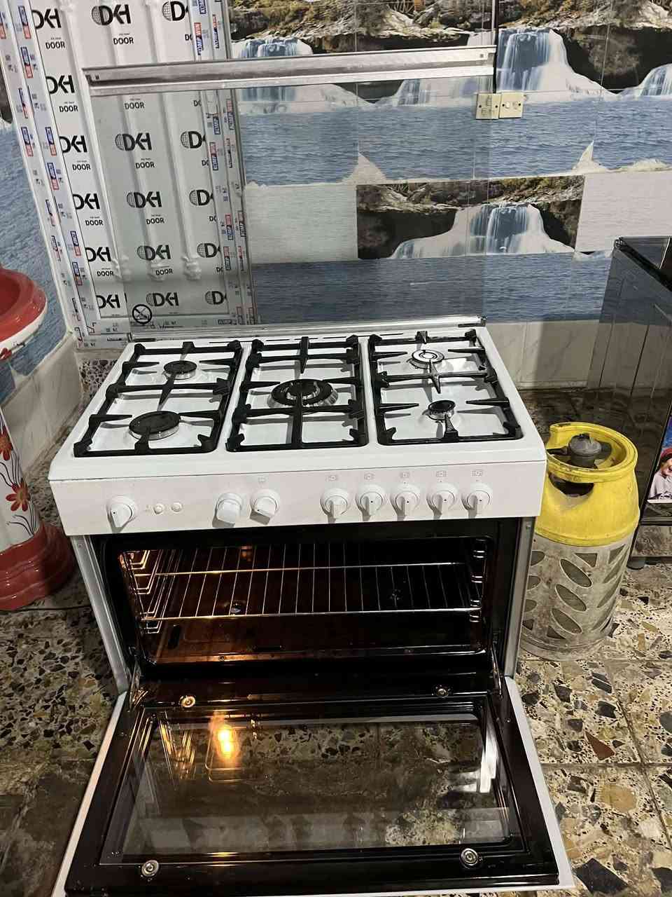 طباخ جيرمني ايطالي قياس 60 في 90. قطعه نادره 
السعر  250.    العنوان بغداد 
رقم الهاتف *********** وبي واتساب
