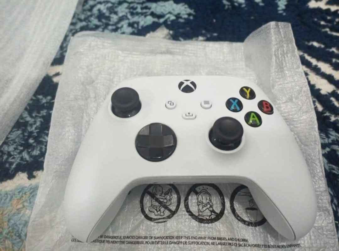 اكس بوكس سيريس اس
مع هارد ٥٠٠ كيكه
مع عاكس السعر ٤٠٠
الرقم *********** عمارة, ميسان
