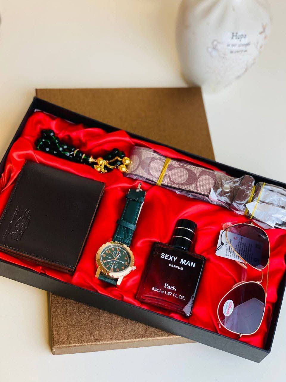 بوكس هدية رجالي
تستحقون كل شي مميز وفرنالكم أحلا وأجمل بكج مميز رجالي تهدوا للأب أو الأخ أو الزوج أو الحبيب ❤️

🎁 البوكس مكون من :
ساعة ⌚️ 
عطر 👃 
محفضة 💼 
حزام ⚪ 
سبحة 📿 
نضارة 😎

🎁 أناقة الرجل تكتمل مع أجمل بوكس رجالي 💋
✅ الساعة مقاومة للماء ✔️
✅ عطر فواح رجالي ✔️
✅ محفظة جلد أصلي ✔️
✅ حزام جلد طبيعي ✔️
✅ سبحة أنيقة✔️
✅ مناضر لتكتمل اناقتك ✔️

🚘 توصيل مجاني لجميع محافظات العراق


**إذا كنت صاحب هذا الإعلان وتريد حذفه لأي سبب، رجاءا أرسل رسالة إلى الدعم الفني**