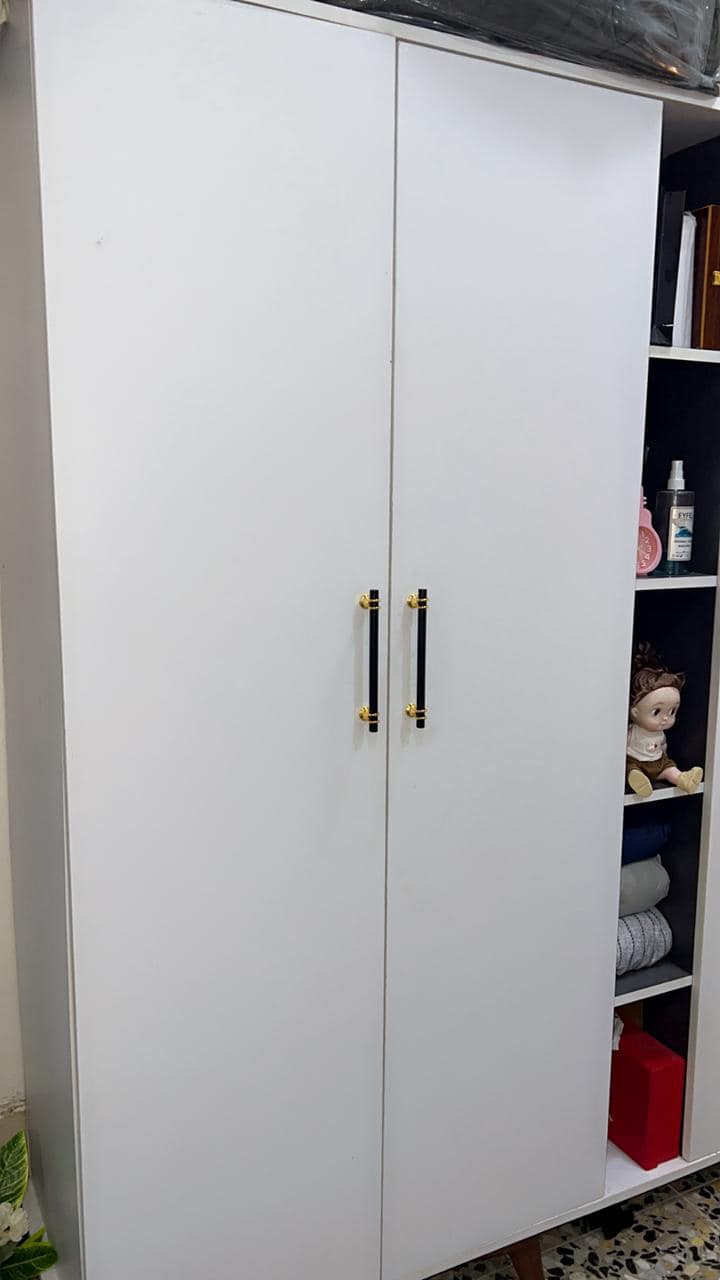 للبيع كنتور أربع بيبان شغل قوي وجودة عاليه مابي اي عيب سبب البيع (تبديل) جاهز للتسليم مع سعر مناسب 300 للاتصال (***********)
