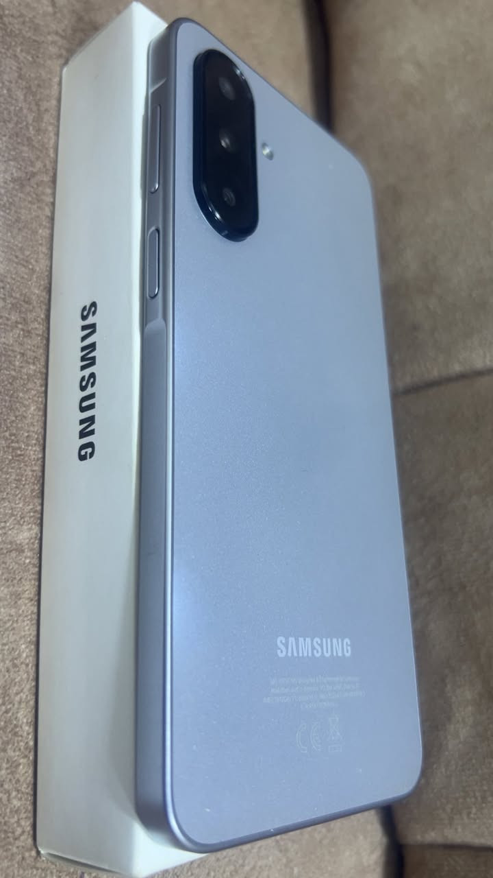 السلام عليكم كلكسي A17 الذاكره 256 احلى لون مميز جديد جديد غير مستخدم ممشتغل جهاز3 كامرات كامرته جدا ممتازه شاشه ألوانه خرافيه صور كدامكم السعر جوه فلوسه 230 الف مكاني بغداد العبيدي ***********
