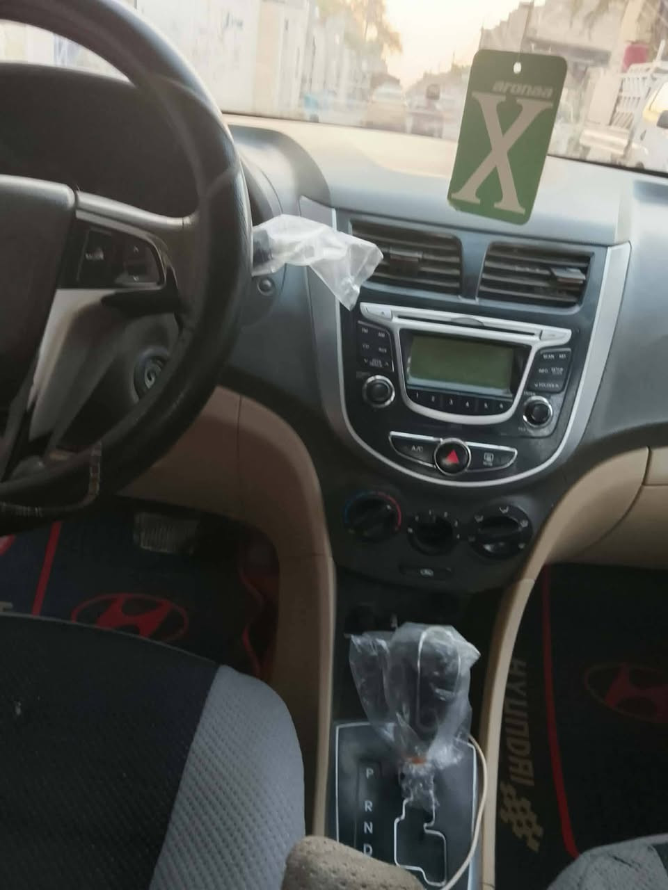 سلام عليكم مره رخصت ابو الدمن سياره اكسنت موديل2015 طخه بل جامل الامامي ورصعه بسيطه بصندوك سياره صلوات كير ومكينه بل جيس وترايها يخبل سعر سياره بسمي العنوان بغداد مدينه الصدر سعر 75وبيها مجال*********** بس وتساب

