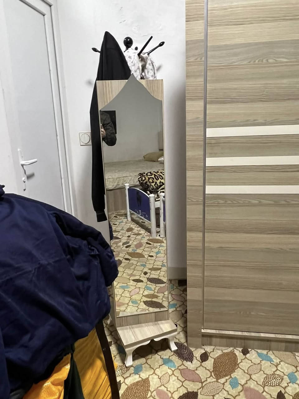 غرفه نوم تركي سلايت 6 قطع مع الدوشك نضافه فول مثل الصور السعر 300 وبيها مجال اتصل وتدلل ***********
