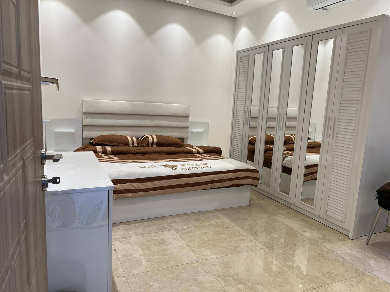 عروض بيوت وشقق الايجار  موثث والفارغ المميزه لـ هذا الشهر🏝️
1- شقة مفروشة للايجار المنصور حي المتنبي غرفة وصالة ومطبخ وحمام طابق ثالث 700$
2- شقة مفروشة للايجار المنصور داودي غرفتين وصاله ومطبخ وحمام طابق اول 1000$
3- شقة للايجار مفروشة دوبلكس طابق ثاني ٣غرف نوم وصالة ومطبخ وحمام بيجية جديدة 1200$
                 
               💥 بيوت وشقق فارغ 💥
1-شقة المنصور البيجية 3غرف نوم وحمام ومطبخ طابق ثاني 750الف 
2-شقة في المنصور حي المتنبي طابق ثاني غرفتين وصاله ومطبخ وحمام 850الف 

3-شقة 100م في المنصور حي العربي طابق ارضي  غرفة وصالة ومطبخ وحمام 900الف

4- دار للايجار في حي ادراغ ثلاث غرف وصاله والخدمات السعر 10$ 

5-مشتمل بلبيجيه غرفتين وصاله ومطبخ وخدمات عدد 2 ط اول معزول 
السعر مليون عوائل فقط

6-دار للايجار المنصور المهندسين 601 
غرف نوم 5 منهم اسويت 
صاله مطبخ خدمات عدد 5 
درج خارجي ودرج داخلي وكراج السعر مليونين ونص قفل

7-دار للايجار المنصور البيجيه المساحه ٥٠٠ متر تجاري مكون من ثلاث صالات و٧ غرف نوم حديقه كراج كبير وعدة حمامات السعر 50 الف دولار  سنوي

  للاستفسار اكثر الاتصال على
***********
واتساب  موجود
