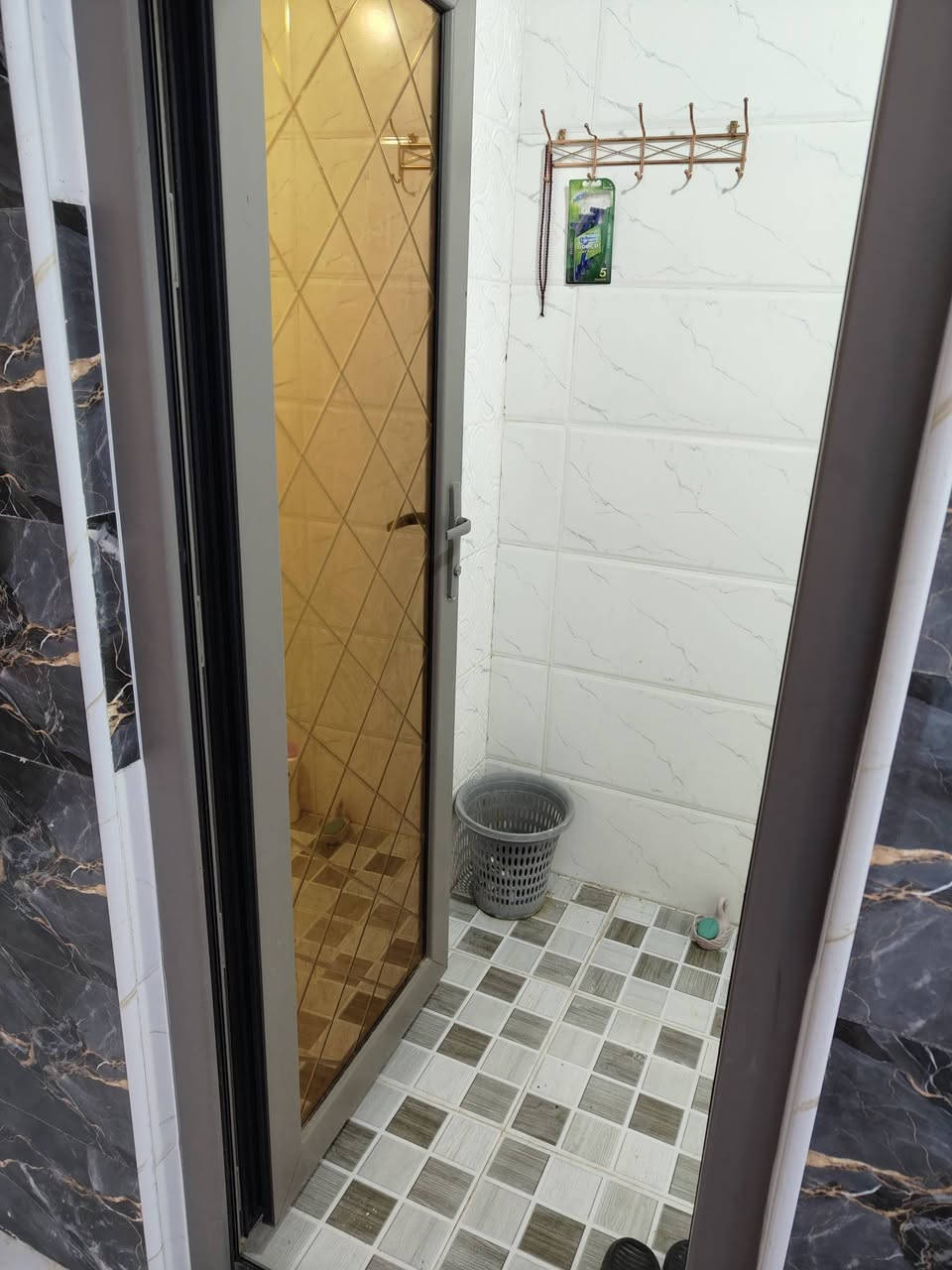 هذا الرقم اتصلو عليه ***********
