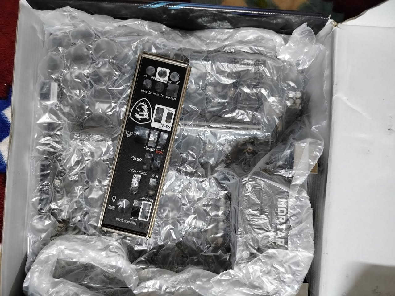 المقبس والمعالج : تدعم مقبس 1200 Intel LGA المعالجات الجيل الحادي عشر والعاشر .
الاتصال: تتميز بمنفذ 4.0 PCle لتسريع نقل البيانات بالإضافة إلى منفذ 2.M بسرعة 32 جيجابت في

.

الثانية.

المنافذ تحتوي على منافذ HDMI و (D-Sub (VGA

USB 3.2 Gen1 للعرض، ومنافذ

التبريد والحماية : تأتي مزودة بمشتت حراري لمجموعة Fan Xpert وتقنية )PCH) heatsink( الشرائحللتحكم في المراوح، مع حماية 5X Protection


**إذا كنت صاحب هذا الإعلان وتريد حذفه لأي سبب، رجاءا أرسل رسالة إلى الدعم الفني**