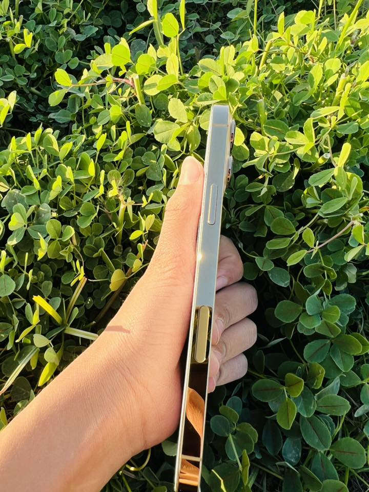 سلام عليكم أيفون 13 برو ماكس ‏باللون المميز الذهبي
‏بالذاكرة 256 البطارية 87 بلادية غير محفزه وتر بروف 
‏شرط الفحص وين ما يعجبك نظافة 100% 100 زلغ واحد مابي 
‏جديد بمعنى الكلمة المكان الناصرية المركز ***********￼￼￼
