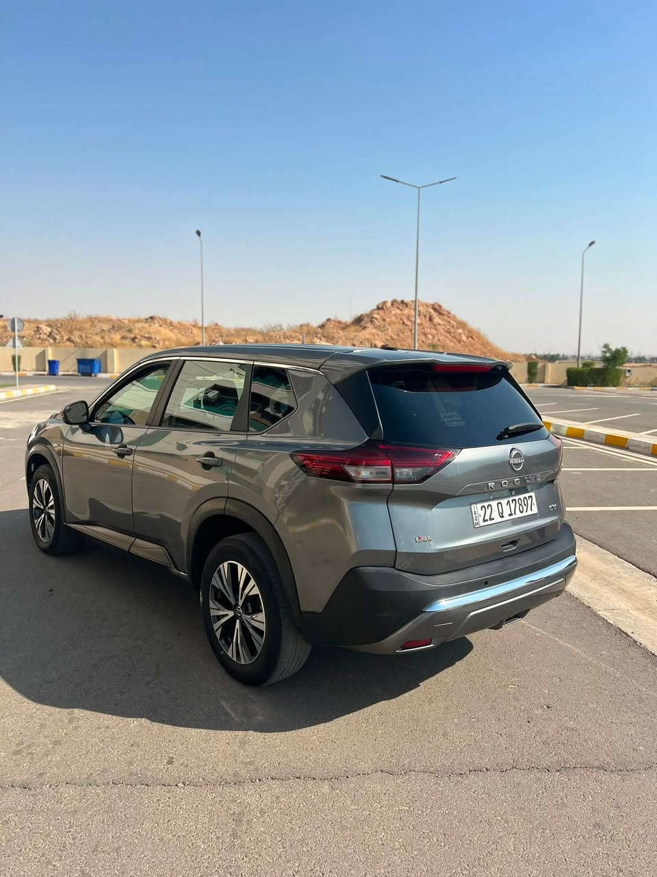 السلام عليكم
نيسان روج موديل 2023 
مواصفات SV
ضررها مثل ما وضح بل صور 
ماشية  27000 ml 
محرك 3 سلندر 1500 توربو 201hp فول نشاط واقتصادي 
بصمة - لايت زينون - رادارت امامي وخلفي وجانبي 
قطعتين تبريد وباقي المواصفات معروفة 
السيارة كير محرك تبريد شرط هزه وسنويه جديده
السعر المطلوب 119 وبيها مجال
مكان السيارة موصل 
***********
***********
