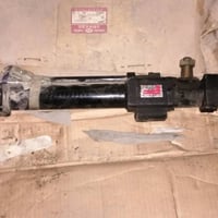 جك ستيرن هينو ٤ طن واتساب 07818818127 او المراسلة بالمسنجر