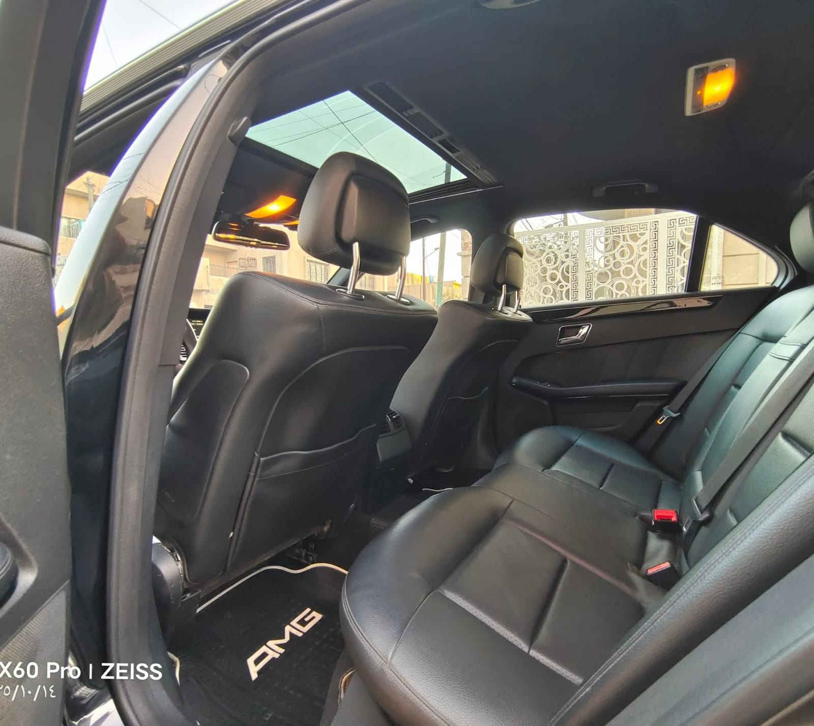 "للبيع"
مرسيدس E350 
موديل 2013 
السياره فول
داخل اسود 
فتحه
تحكمات 
كت وويل 18 AMG
السياره جديده جدآ من الداخل والخارج ومصروف عليهة هوايه
مكاني بغداد رقم صلاح الدين 
السعر 190 وبيهة مجال


**إذا كنت صاحب هذا الإعلان وتريد حذفه لأي سبب، رجاءا أرسل رسالة إلى الدعم الفني**