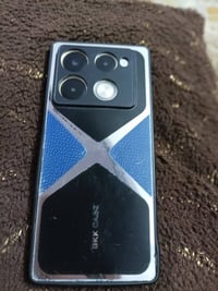 نوت 40برة للبيع شاشة مكشورة السعر 150بي مجال الرقم 07519671850