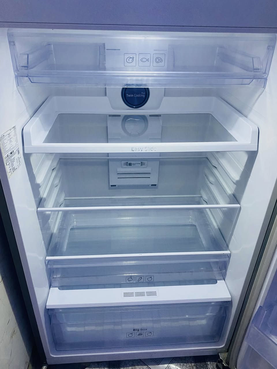 ثلاجة سامسونك تايلندي اصلي حجم 22 مستعملة لأكن نظيفة مثل ماموضحة للبيع للاستفسار متواجد وأتساب ***********
