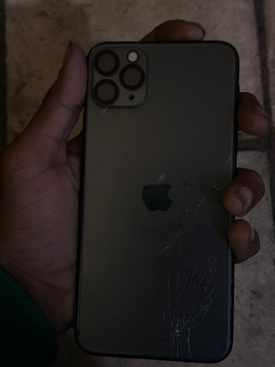سلام عليكم آيفون 11برو ماكس مبدل شاشه وفيس إيدي واكف  بطاريه ٨٣بلادي مكاني بغداد الزعفرانية ***********
 مثل ماموضوح بصور 230 او مراوس
