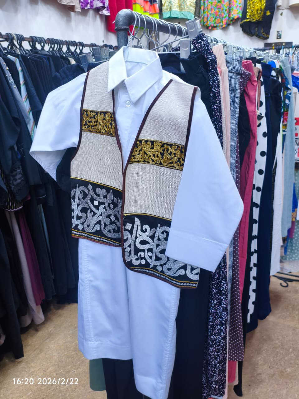 دشداشة اطفال خليجي متوفره لجميع الاعمار للتفاصيل التواصل على الواتساب 
***********
