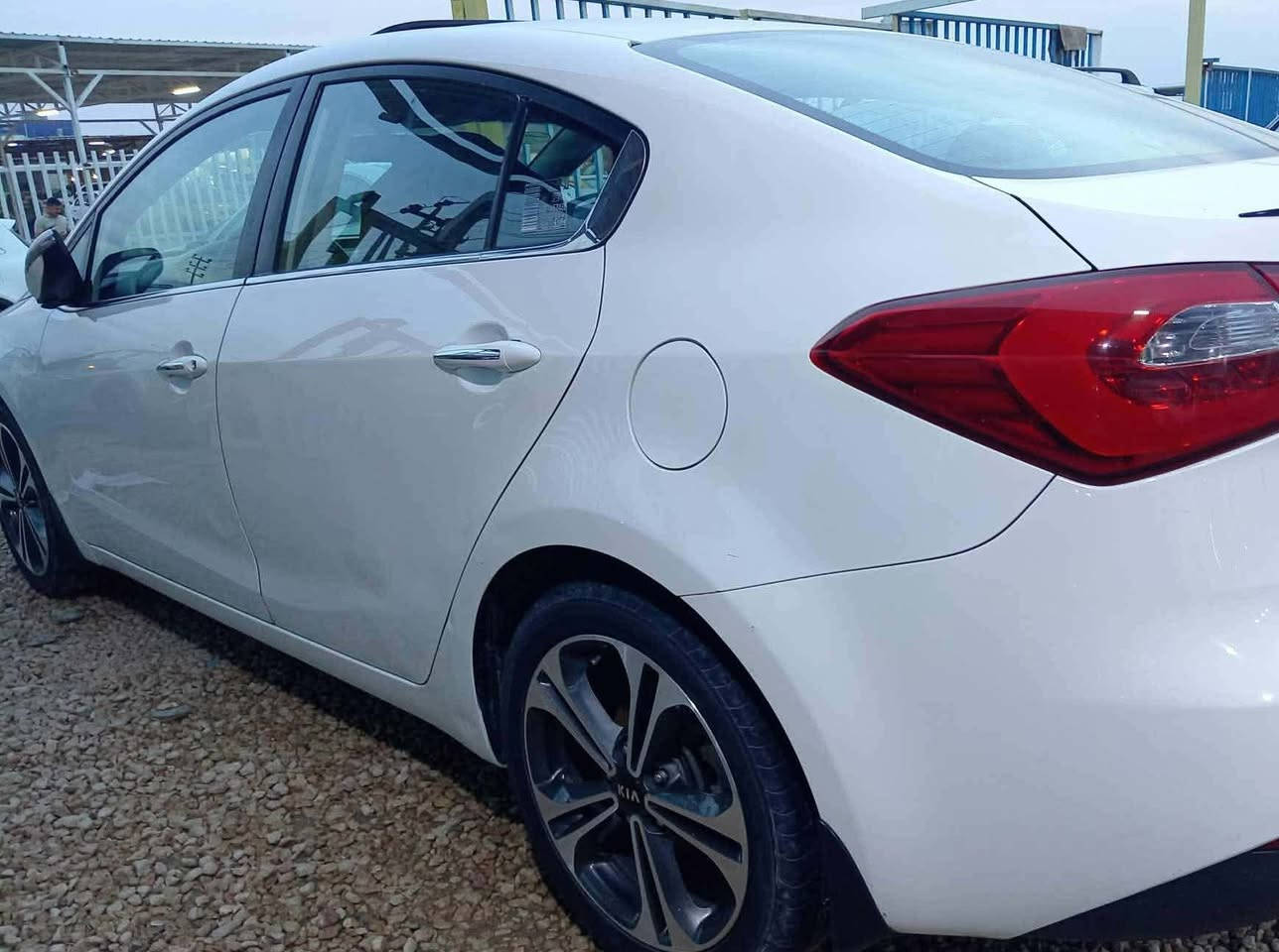 السلام عليكم مكلف بالنشر 
كيا سيراتو موديل 2014 فول عدا البصمه شفتات ستيرن لد امامي لد خلفي فتحت سقف مرايات شفط حساس امامي خلفي تبريد خلفي وامامي مكينه1600 مكينه مامفتوحه سياره فول عدا البصمه السنويه لل29رقم اربيل مالكه بالديوانيه تريد وكاله تريد مداور  السعر 130
 *********** ابو حسين
