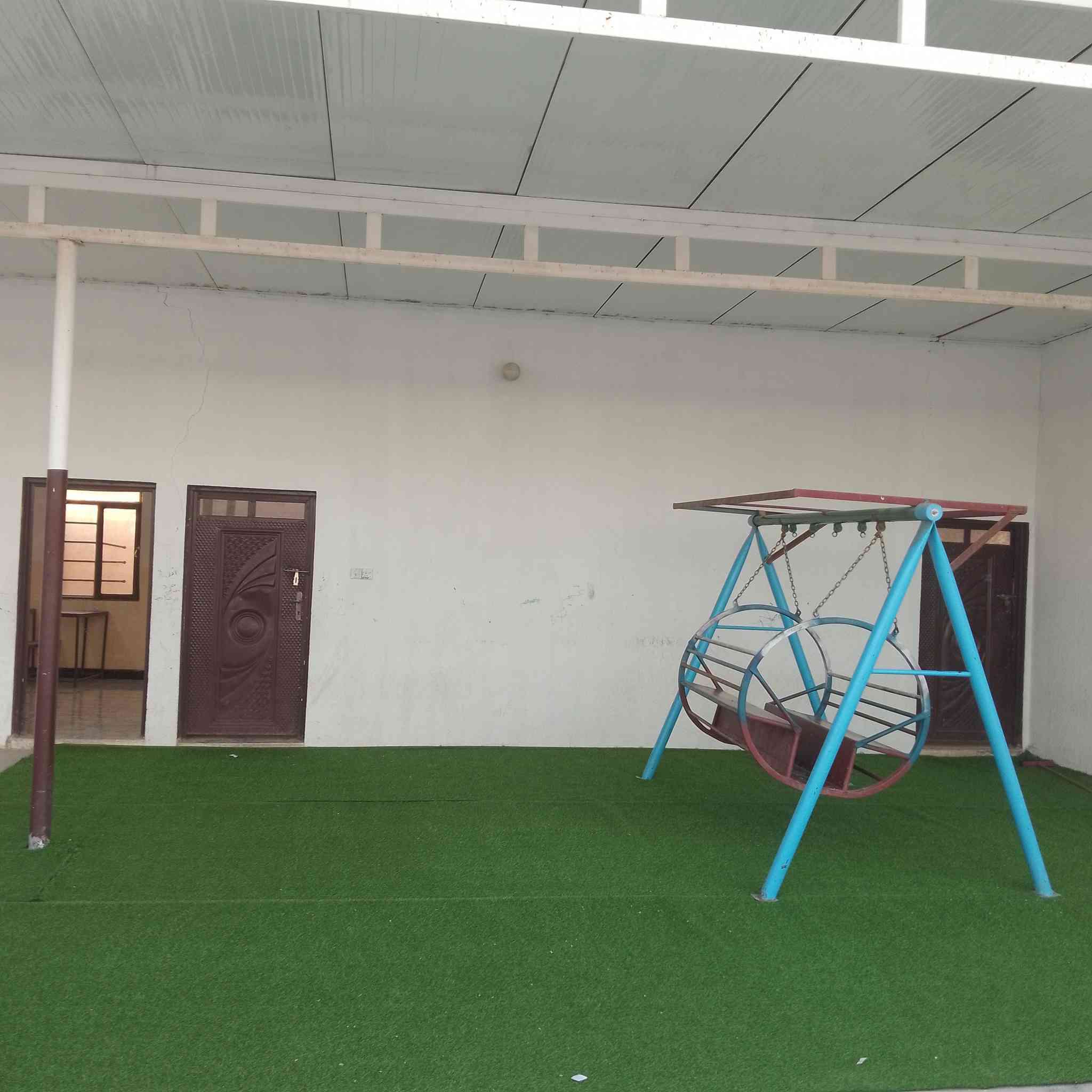 السلام عليكم ورحمة الله وبركاته مرجوحه للبيع وياها ثيل اصطناعي وعندي بعد غراض الاستفسار على الرقم ***********
