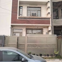 للبيع مشتمل مساحة 50 متر الوجه 5متر والنزال 10 متر بناء حديث الطابق ال...