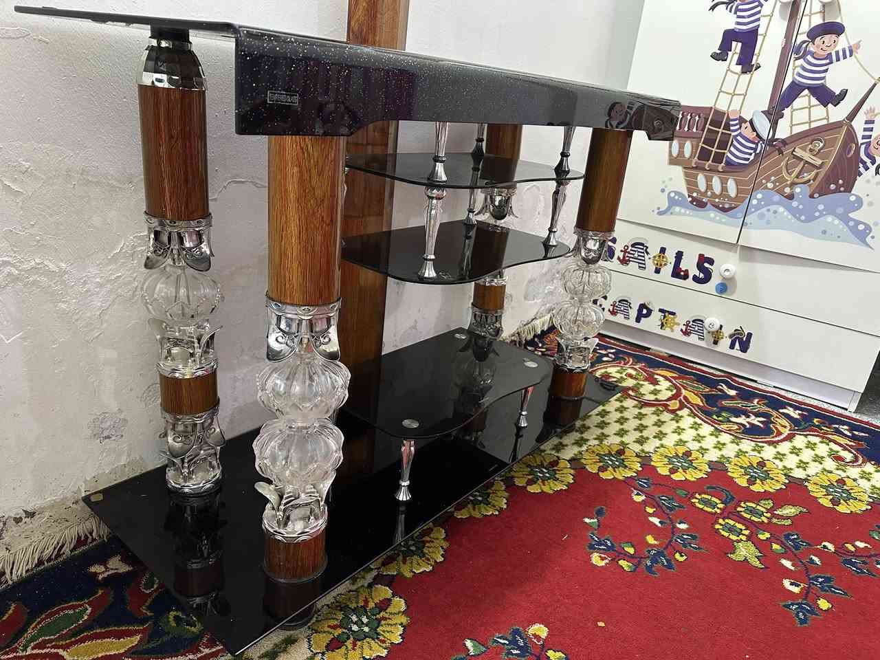 ميز بلازمه كبير جام ثقيل جدا السعر 50 الف وبيه مجال العنوان سوق الشيوخ 📞 ***********
