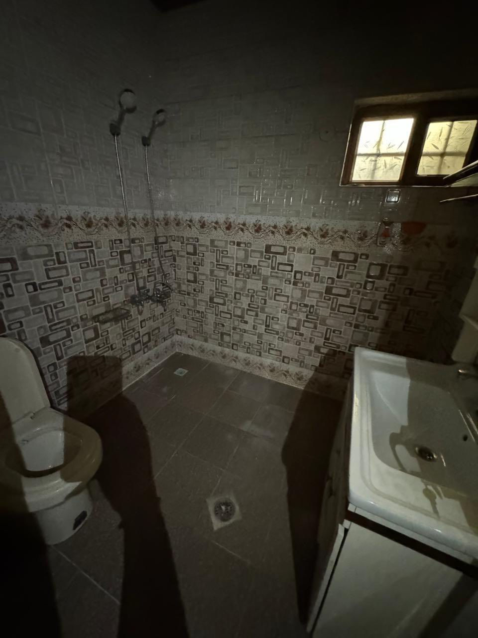 للإيجار في السيديه
دار سكني مساحه 140 متر يتكون من صاله مطبخ 

خدمات ثلاثه نوم موقع السيديه الضباط مربع شاكر عبود 

سعره 1200 مع تأمين شهر 

للاسـتفسـار الاتـصال علـى الارقـام التـاليه  او زيـاره مكـتب عبدالله الرفيـعي السيـديه_شارع الضـباط_ مقابل مجـمع لحـوم جويـلي 

***********

مكتب عبدالله الرفيعي

مؤمن الوليد للاستثمار العقاري

‏‭0770 010 5930‬

━━━━━━━━━━━━━━━

#بيت #عقارات #منزل #بيع #وساطة_عقارية

#شركة #سيدية #بغداد #عراق

#عقارات_السيدية

#عقارات_الكرخ #ايجار_تجاري

#بنايات_سكنية

#عقارات_القادسية #عقارات_اليرموك #عقارات_المنصور

#عقارات_الحارثية #عقارات_الكاظمية #عقارات_الاعظمية

#عقارات_العطيفية #عقارات_حي_الجامعة
