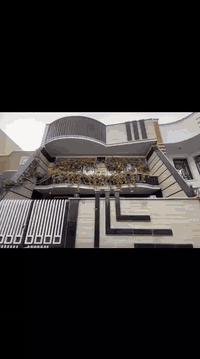 دار للبيع في حي التجار شارع التعاون هايبر ماركت  مقابل جامعة الامام الكاظم 
يباع مع الأثاث
بناء حديث درجة اولى   
المساحة ١٧٤ واجهة ٨ نزال ٢٢
 الطابق الاول يتكون من قسمين مشتمل  معزول (غرفة نوم /صحيات/مطبخ/منورين/استقبال)
والقسم الثاني
 (استقبال/مطبخ/صحيات /منور/غرفة نوم)    
الطابق  الثاني يتكون من(اربع غرف نوم /هول كبير / مطبخ /صحيات/ بالكونة)
 الطابق الثالث  بيتونة وسطح ومخرن 

السعر ----(550)----- وبي مجال بسيط 
للاستفسار الأتصال ***********
