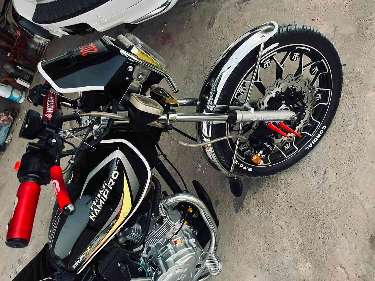 سلام وعليكم 
للبيع فقط هودنزا نامه برو 200 cc
2025 نضافه فول لل اخير 
***********

