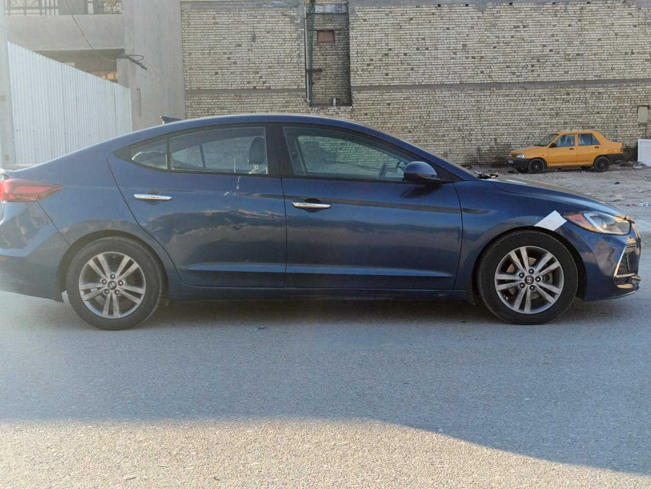 سلام عليكم عندي الانتره موديل 2017سياره جديده وجاهزه وارد أمريكي حادثها بنيد فقط والباقي مكفول من وضربه وصبغ وتبديل لون جويتي سياره ماشيه 130حقيقي مكينه 2000دوش تخم تاير كير مكينه كله مكفول مكان السياره بغداد السعر  118وبيها مجال ***********
