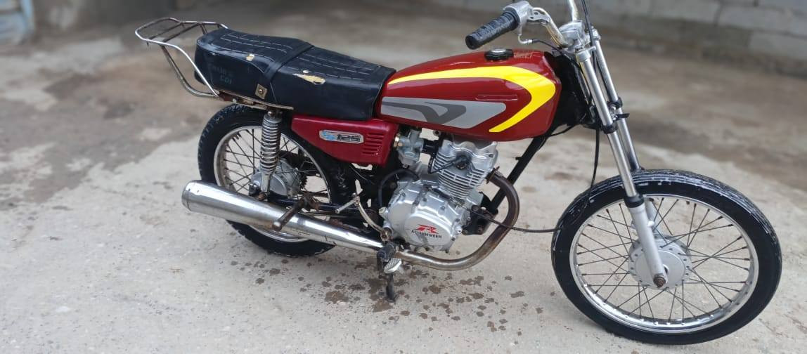 سلام عليكم دراجه ايراني ادوات مكفوله من العشاير مكينه رابيدو ام حرفين الاصليه
الدراجه احله من الصور 
بيه شلعه تشك الكاع شلعه ومعدل
تايرات وره وكدام جدد وعدي مداكر وره وكدام مالاته
مكاني القرنه هور السعد 
السعر 425 وبيه مجال حك الجيه
الرقم ***********
