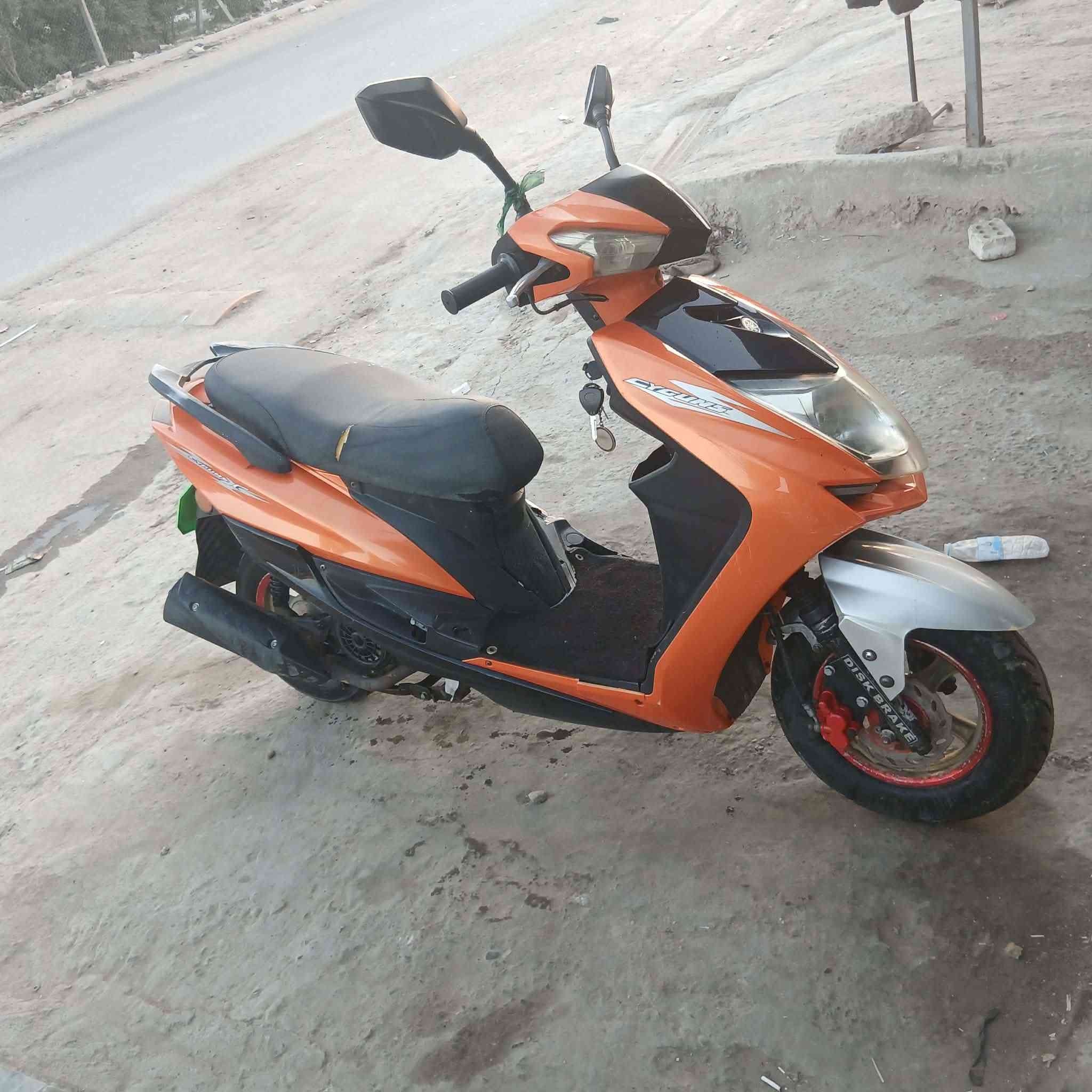 للبيع دراجة شغلة نكرة سلف بصمة تشغيل عن بعد شلعة ومعد كهربائيات كلهة شغالة لسعر300وبيعة مجال مكان مدينت لصدر لرقم ***********
