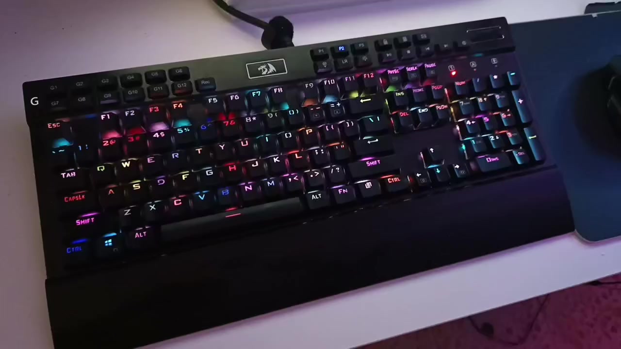 Keyboard redragon k550 yama
للبيع كيبورد نظافة 100%
ماركة ريد راكون اصلي 
كيبورد ميكانيكي ضوئي ٨ الوان
مواصفات هوايه بالكيبورد  
السعر : 30 الف قفل 
الجديد مالته بحدود 70 الف
مكان بغداد البياع
***********
