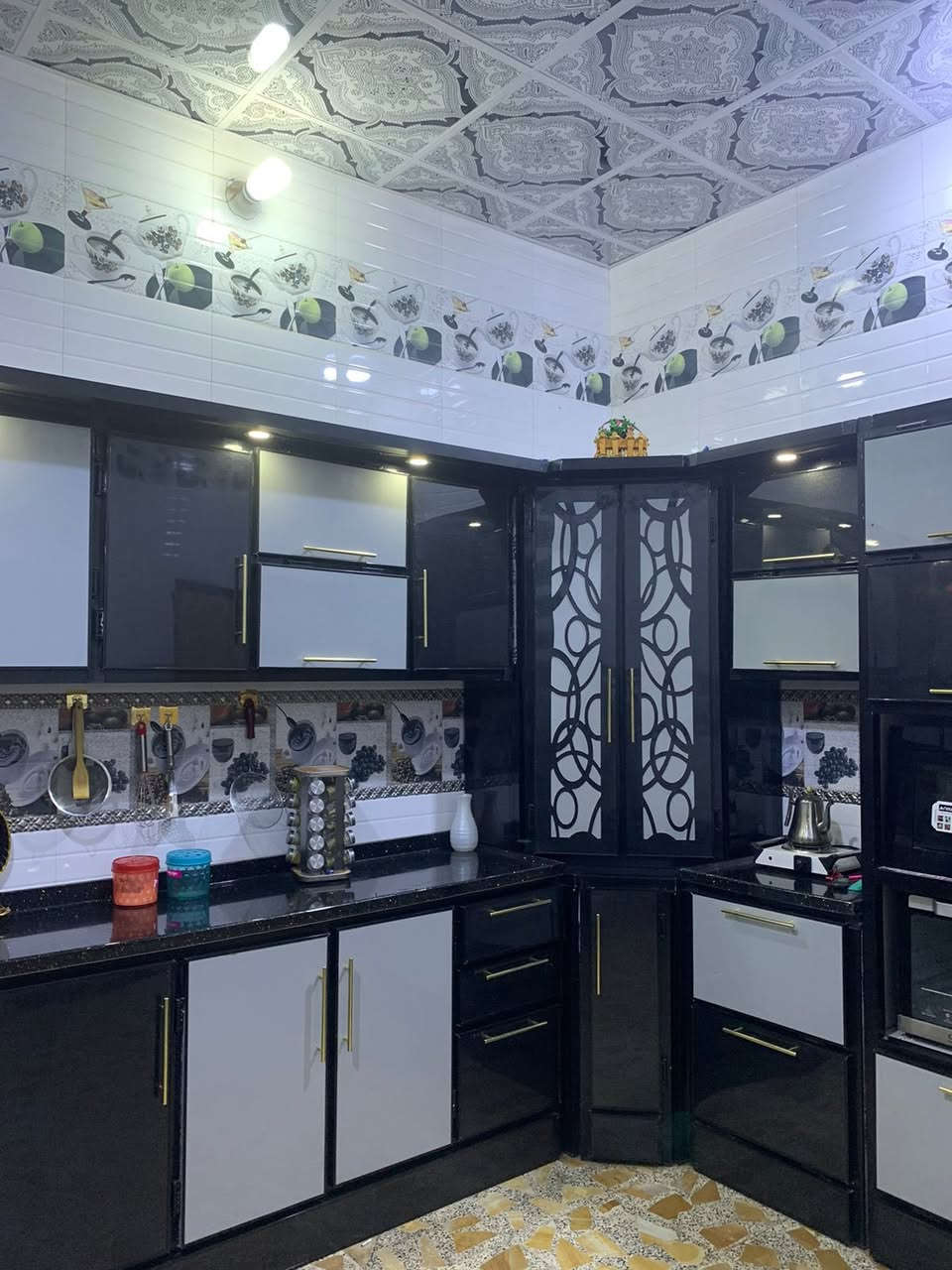 دار للبيع(تم تخفيض السعر)

100م امامي طابقين كونكريت مسلح

عدد غرف نوم  3
مع صالة عدد 2
مجموعة صحية عدد 3
طارمة ومخزن ومنور

العنوان نزلة شارع العيادة حي الكرامة
خلف شارع 60مباشرة السعر(130)
مكلف بالنشر للاتصال ***********
