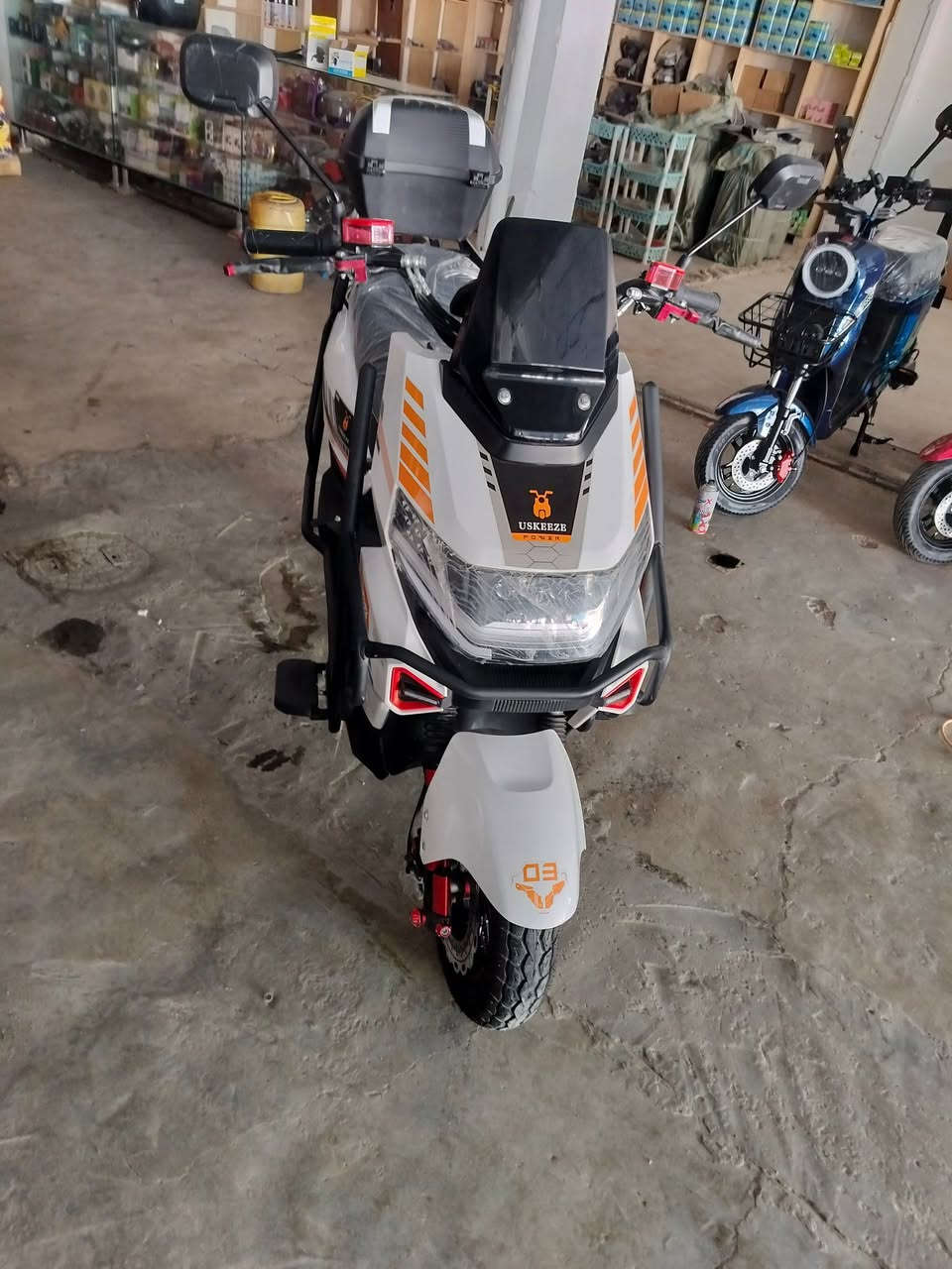 للبيع سكنس مدرع مستخدم 5ايام
فول جديد بعده 6بطاريات كله عل فحص السعر 800وبي مجال لحد يكلي مستخدم فقط 5ايام 
***********
***********
