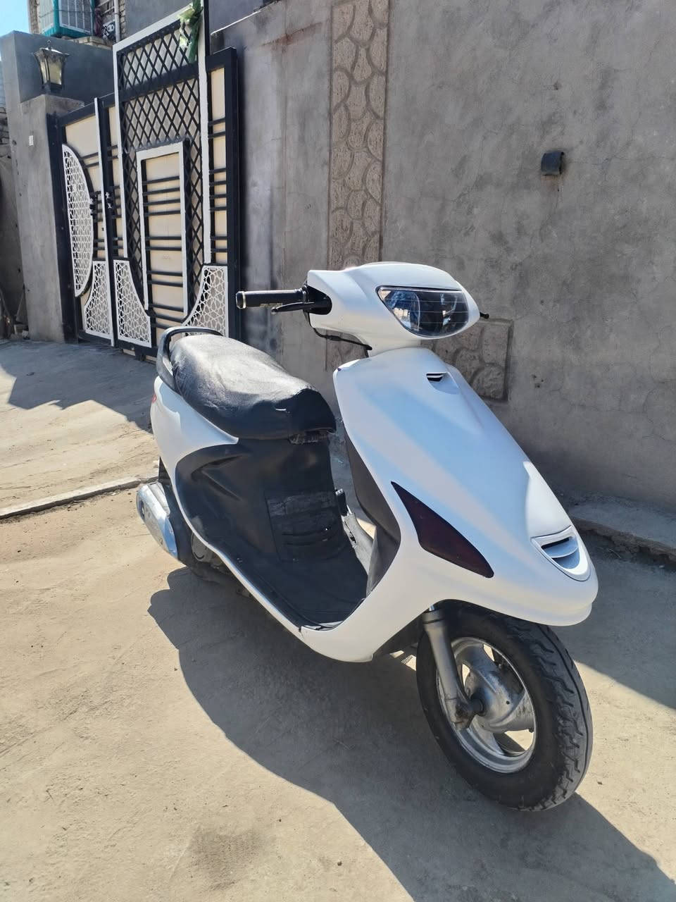 دراجه فراشه للبيع جاهزه كهربائيات كلهه شغاله نكره سلف اشاير لايت عالي ناصي بكلايت دبلات شغاله مكينه  ناعمه فول نهضه ومعدل السعر 350 المكان الديوانية الرقم ***********
