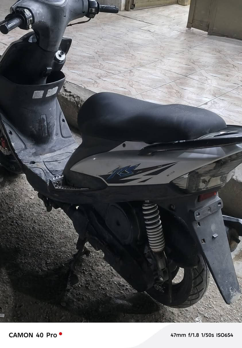 سلام عليكم دراجه ماكس عدله للبيع ماصرله سبوعين من نزلته فلو من كل شيء عنوان بغداد زعفرانيه شارع المعهد ***********
