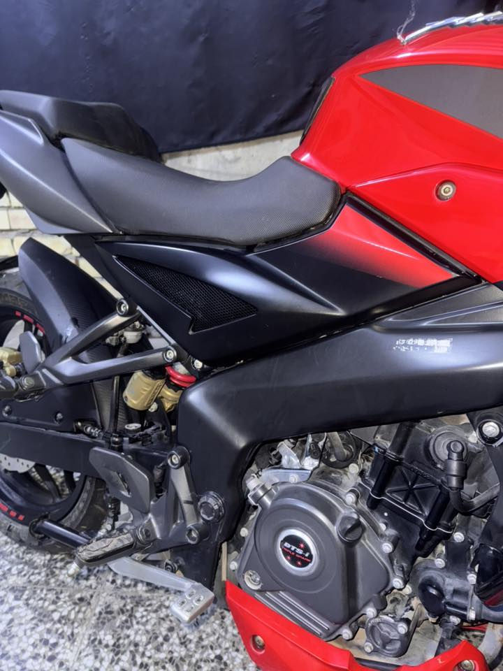 السلام عليكم
بولسر NS200
استلام شركة بجاج من الوكيل نفسة موديل 2021 استخدام شخصي وضميتها ماشية ٤ الاف يعني ما يحتاج اسولف على النظافة الدراجة زيرو حتى عدتها وياها اوراقها كاملة اصولية مشيت بمعاملة الترقيم وعفتها ما رقمتها مع العلم الترقيم حالياً مفتوح
بغداد / بغداد الجديدة او الغدير  
واتساب ***********
