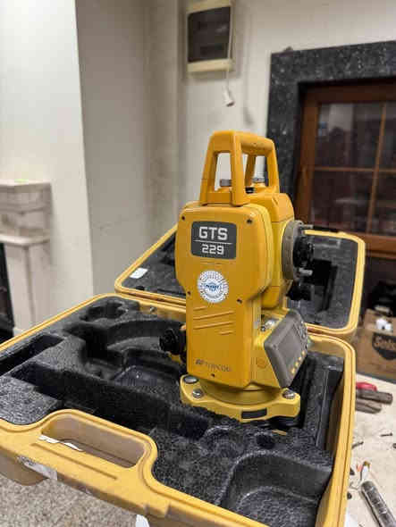 توتل ستيشن gts 229 ياباني مع كامل الملحقات 
السعر 8 أوراق

نقدم أيضًا:

🌍 دورات عملية شاملة على استخدام أجهزة المساحة.

📌 بيع، شراء، وتأجير كافة أنواع أجهزة المساحة.

🏗️ تنفيذ جميع أعمال المساحة: بيوت، بساتين، مجمعات سكنية، عمارات، مولات.

📏 تصفير أرضيات البيوت، المولات، والأراضي الزراعية.

📍 العنوان: النجف الأشرف
📞 للتواصل والاستفسار:واتساب  ***********
