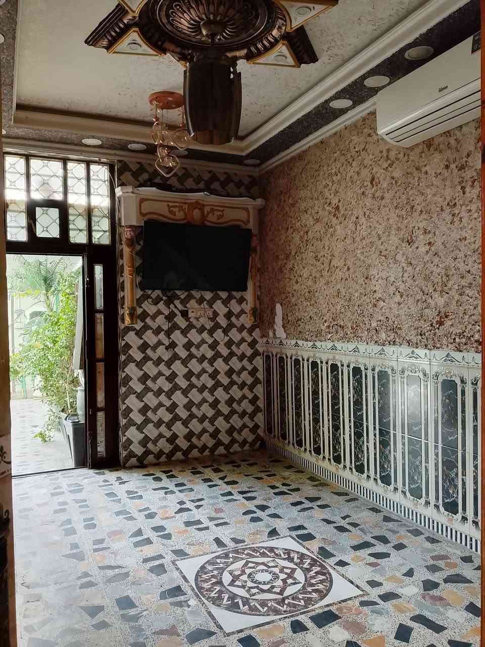 للبيع بيت 100 متر بمنطقة الشعب — مرتب وجاهز للسكن

📍 الموقع: الشعب، مقابل حسينية المصطفى، شارع 30
مطل على سوق الفورتات وقريب من ضامر أبو النشاية.

البيت يحتوي على:

- كراج سيارة
- خدمات خارجية
- غرفة خطار
- صالة
- مطبخ معزول
- غرفة نوم بالطابق الأرضي

الطابق الثاني:

- غرفتين نوم
- خدمات

الطابق الثالث:

- غرفة سندويج مخزن

البيت مرتب وتقسيمه مريح ومناسب للعائلة.

📞 للاستفسار: ***********
