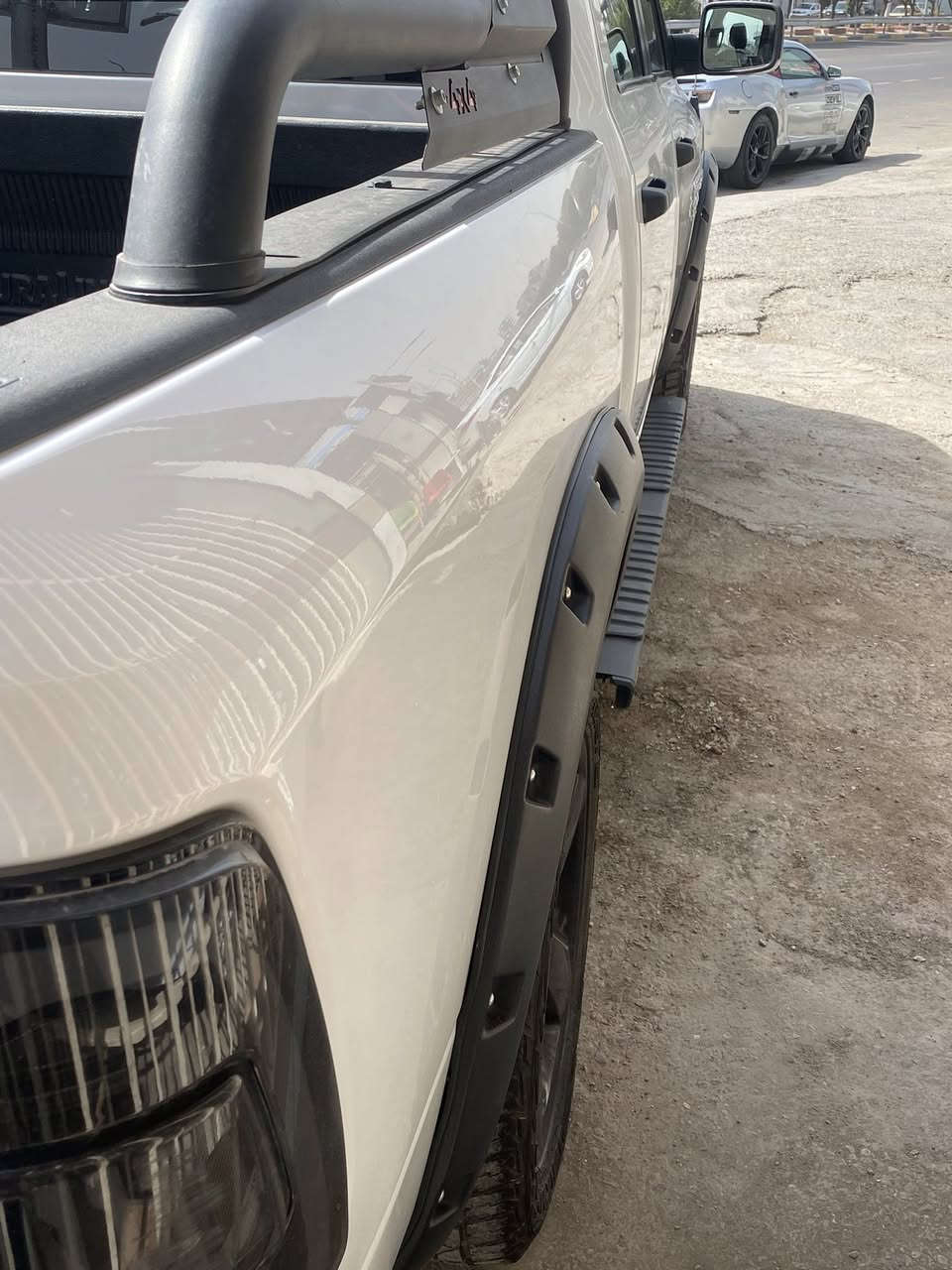 السلام وعليكم رام 2022 
مواصفات كلاسك 
عليه منضومه غاز ١٠٠ لتر و٨ سلندر 
بيه قطعتين صبغ جاملغ وبنيد بدون دواخل 
تعديل بكركوك معلايه ٣ انج وماسدات وبكلايات ودرع 
عليه تخم تاير جبلي وعليه لدات اماميه خلفيه الوان وبرنامجهن هم السعر ٢٢٠ وبيه مجال بسيط للاستفسار واتساب او خط ***********
