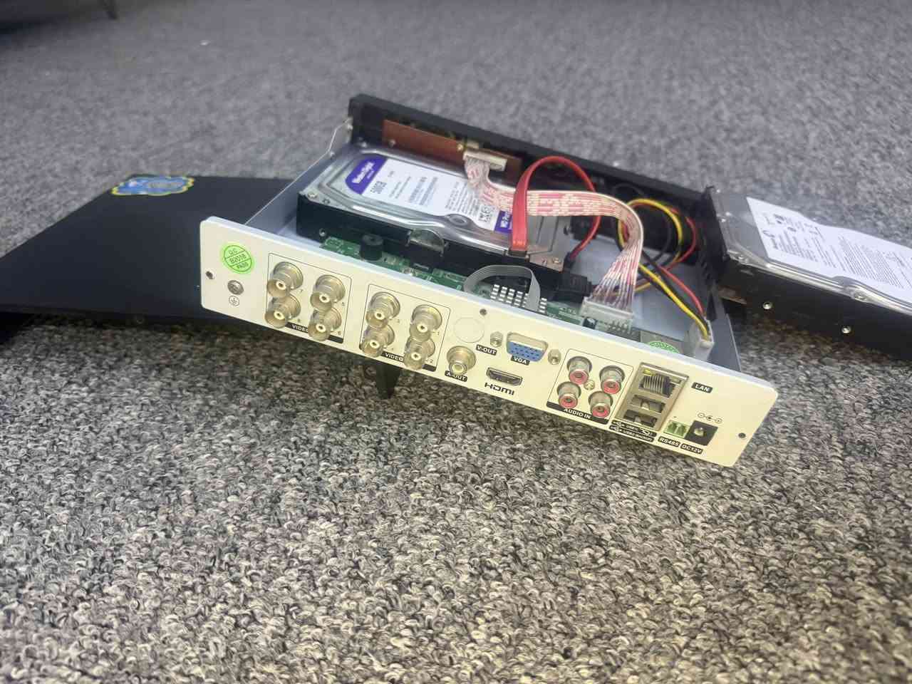 يالله سلام عليكم DVR للبيع 8 جنل دقه 1080  ويا هارد 1تيرا وهارد 500GB اخو جديد  اعلى سعر ابيع  مكاني بغداد تقاطع درويش رقمي ***********
