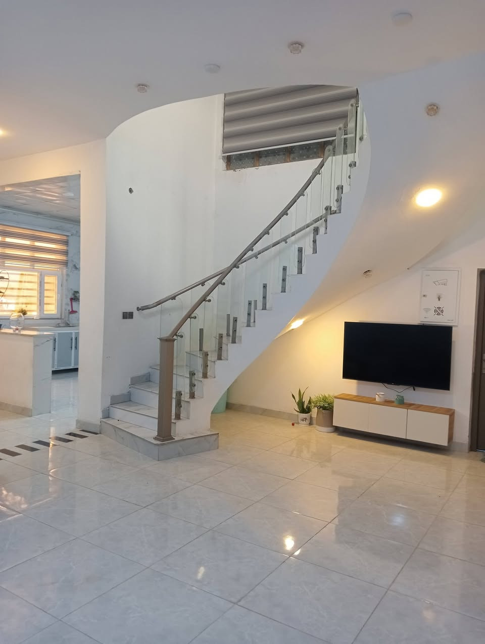 دار 200متر السكان الصناعي قرب مدرسه احمد يرسف بناء حديث
***********
