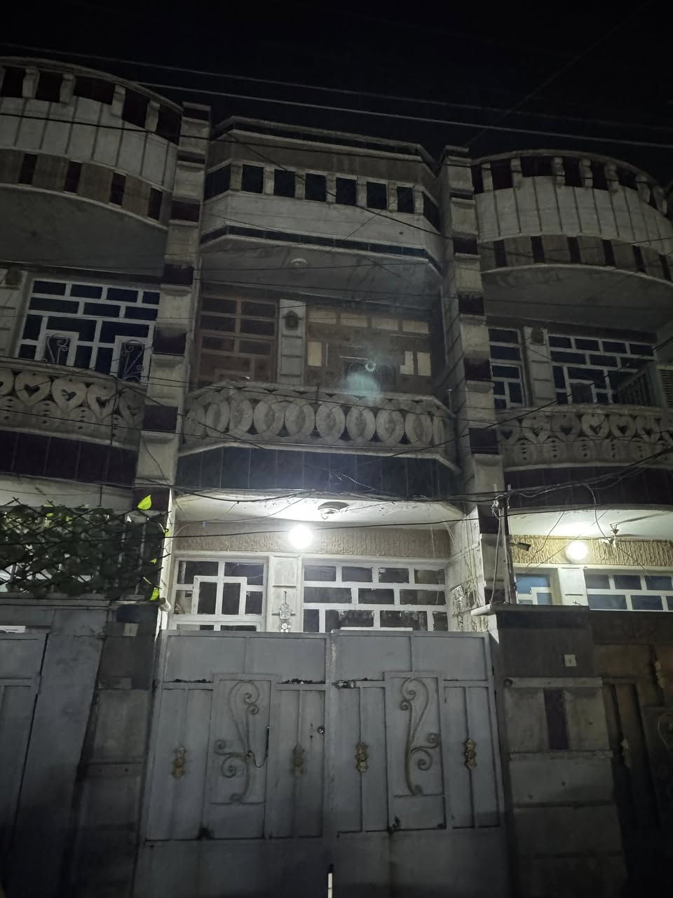 بسم الله الرحمن الرحيم
يتوفر لدينا  مشتمل للإيجار 🏠

يحتوي على استقبال ومطبخ صغير 3 غرف نوم وخدمات 

مساحه /70 متر 

موقع البيت /شعب سوق شلال 

إيجاره 550 بي مجال 

للاستفسار 📞 *********** 

مكتب الباسم للعقار
