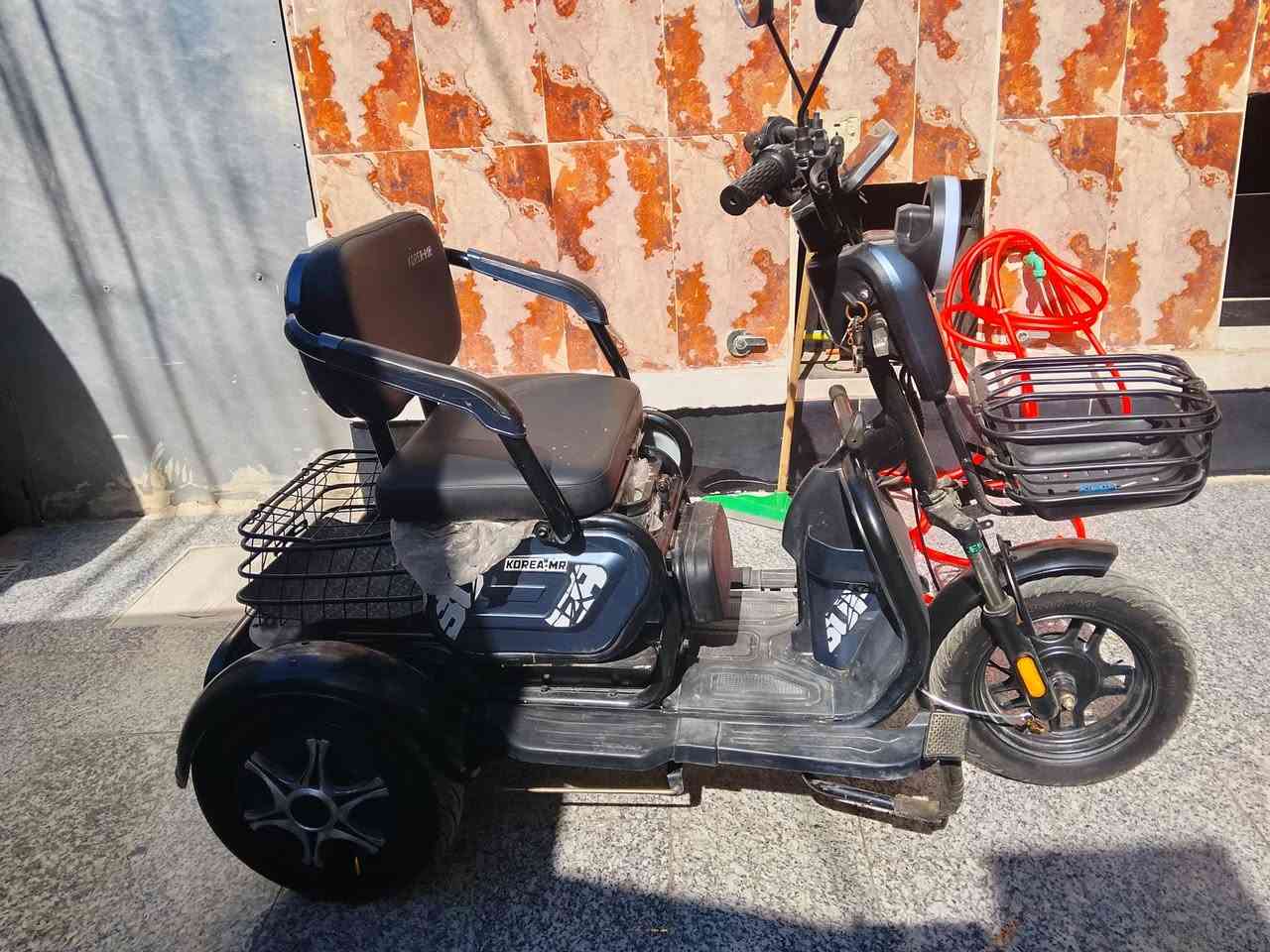 دراجه شحن للبيع دراجه نضيفه 5 بطاريات دبل بيه سوبايه اماميه و خلفيه لايت لدى وعالي وناصي دبل تلث كشنات  للاستفسار *********** 
السعر 950وبيه مجال دراجه ما تعوبه
