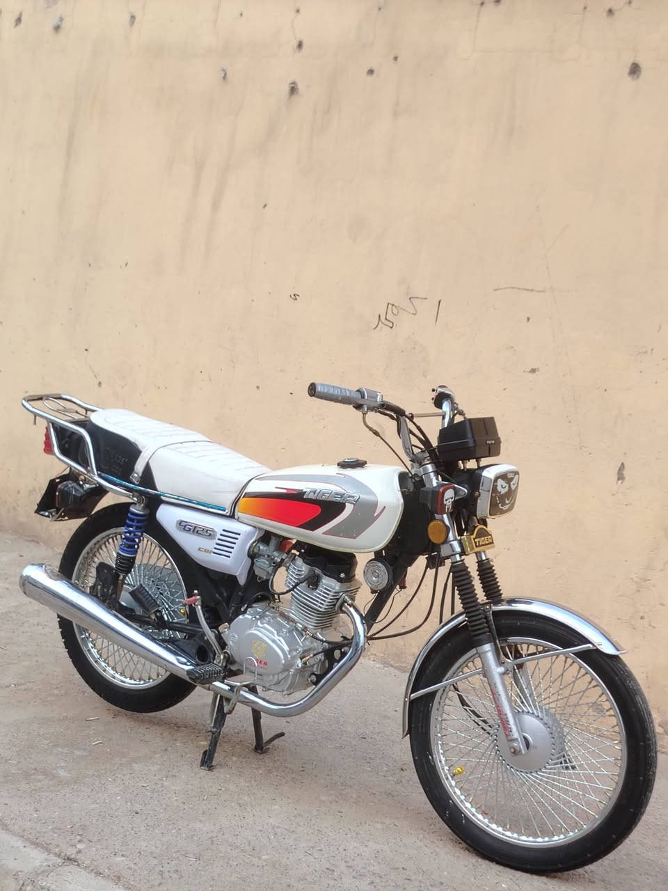 السلام عليكم ماطور ايراني تايكر للبيع موديل 2020 محرك جديد ما مفتوح كلجات جديده ماامبداله بي منفيس ماطور كدامكم نضيف السعر خاص
والشراي يراسلني وهاذه رقمي 
***********
