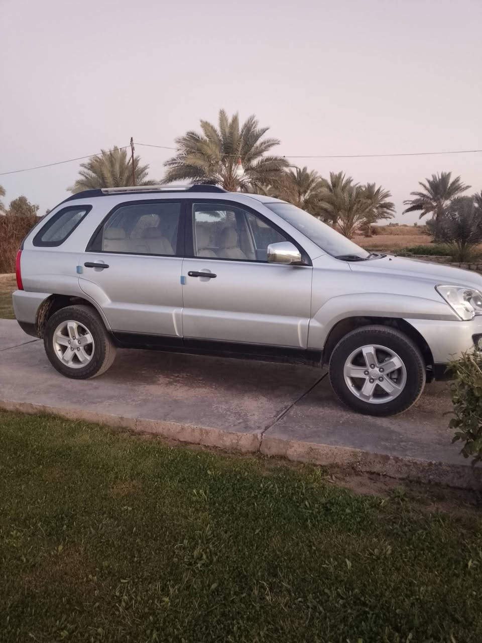 السلام عليكم سبورتج 2009 رقم بغداد الدولي قطعه صبغ واحده فقط بدون دواخل والباقي كفاله عامه تبريد شغال مكينه وكير خير من الله شاشه السياره حلوه  المكان بابل جبله ***********  السعر 116 وبيه مجال حق الجيه
